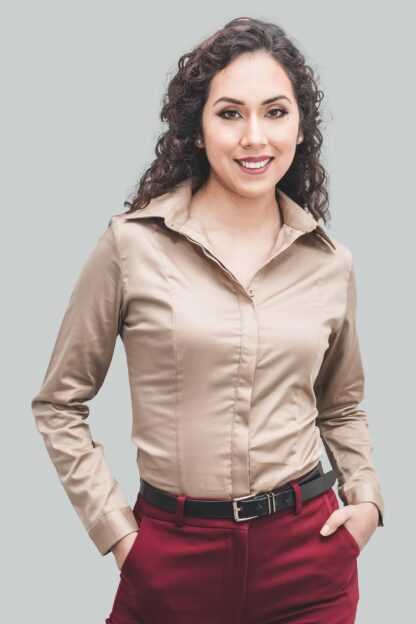 Camisa beige de mujer