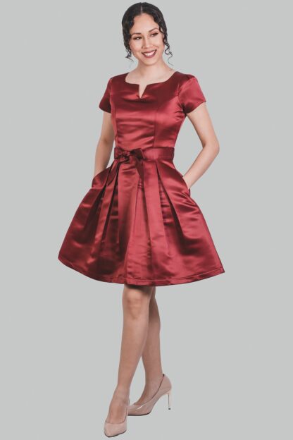 Vestido en A vino satinado Rebeca