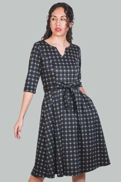 Vestido midi corte A cuadro negro Celestine - Imagen 4