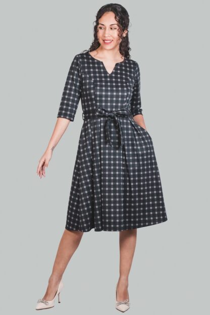 Vestido midi corte A cuadro negro Celestine