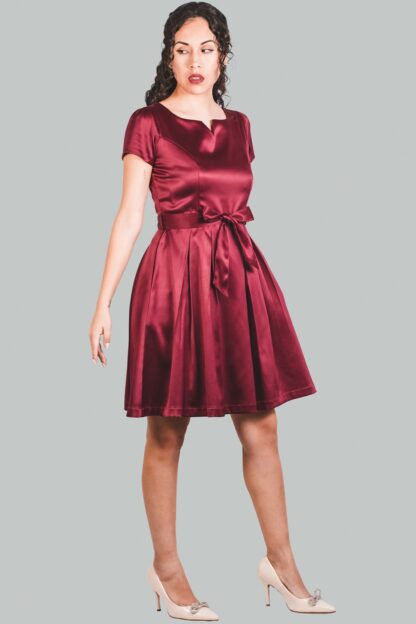 Vestido en A guinda satinado Roberta