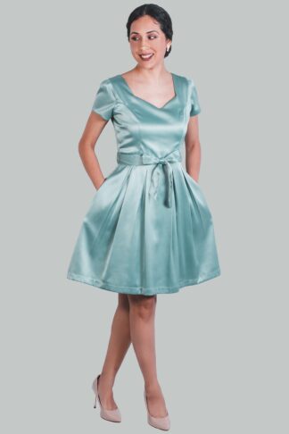 Vestido en A verde satinado Alyna